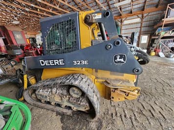 Main image John Deere 323E